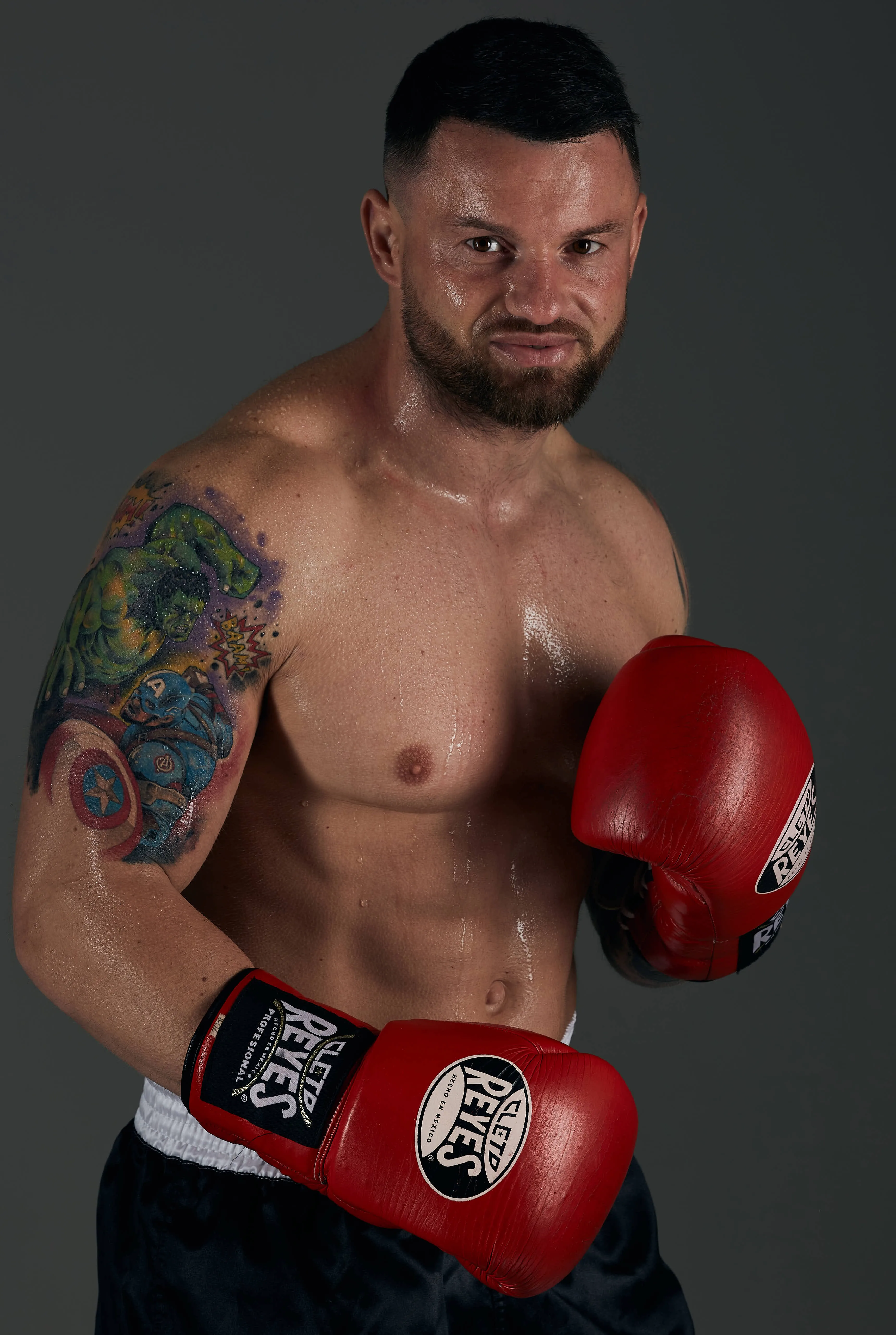 fotógrafo fitness madrid – iluminación stripboxes, Testimonio del boxeador profesional Laurentiu Ignat tras una sesión deportiva en Madrid.Retrato Corporativo, Portafolio fotografía profesional Madrid