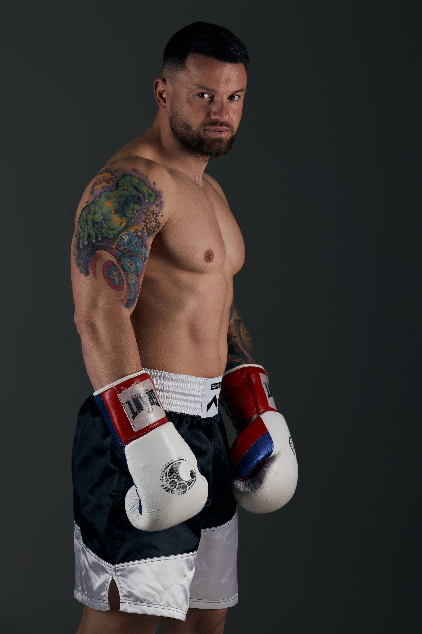 book fitness madrid – poses de boxeador con vendajes